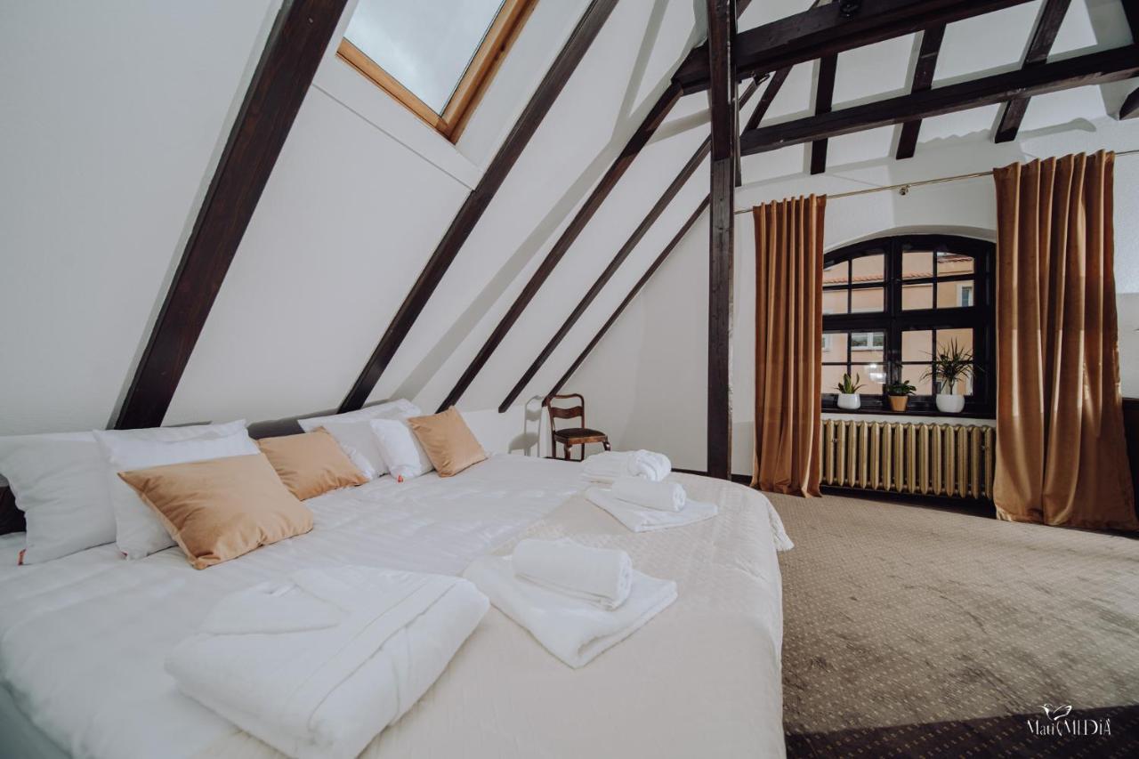 Apartamenty Lokalna เยเลเนียกูรา ภายนอก รูปภาพ