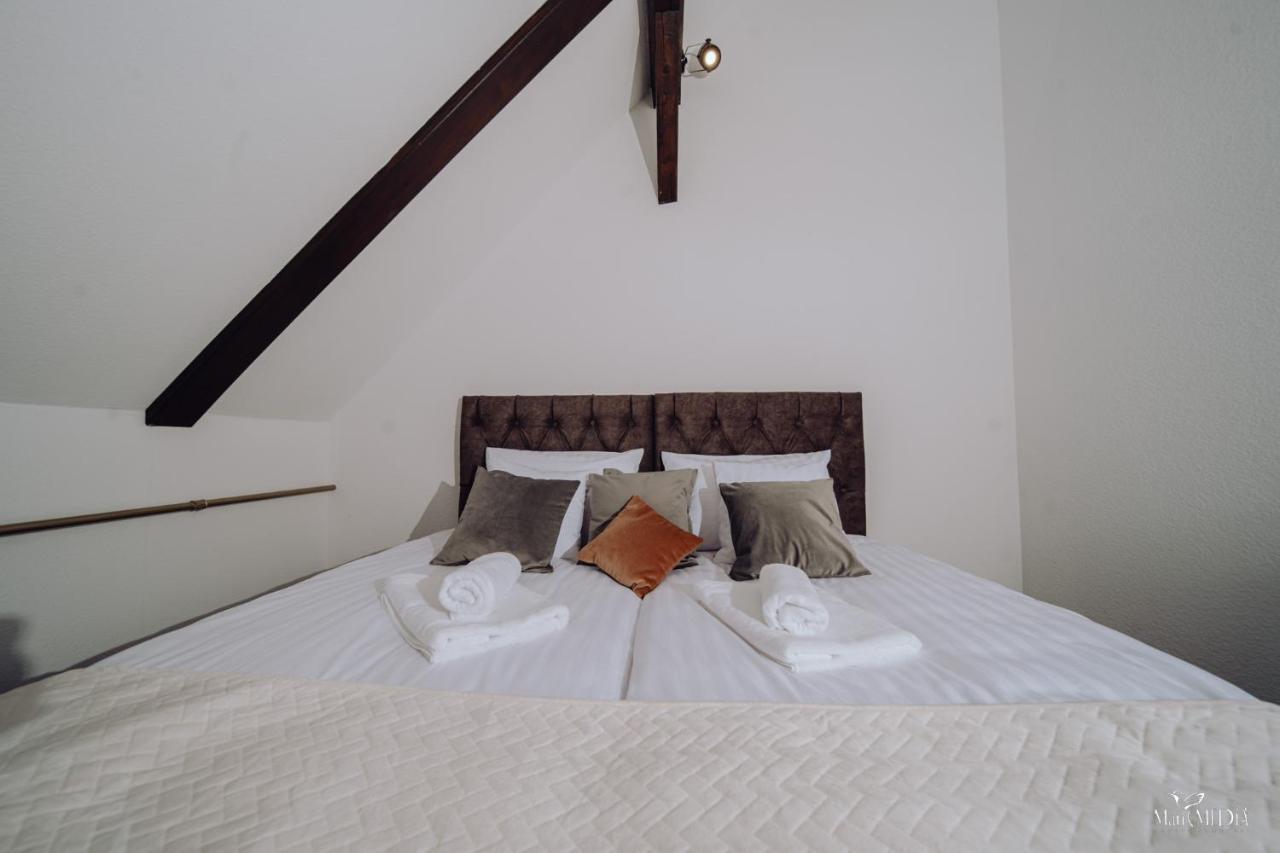 Apartamenty Lokalna เยเลเนียกูรา ภายนอก รูปภาพ